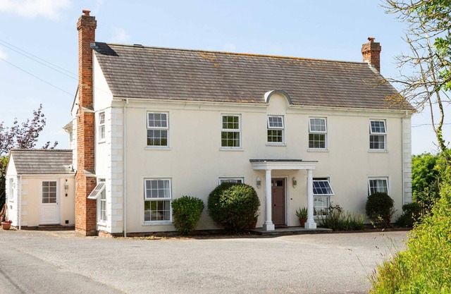 Stunning 6 Bedroom Cottage near Cornish Coast