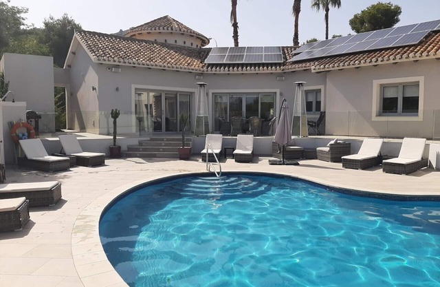 Superbe villa de 6 chambres avec piscine