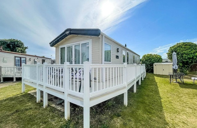 Stunning 6 berth caravan with decking at Cherry Tree Park in Norfolk ref 70802C