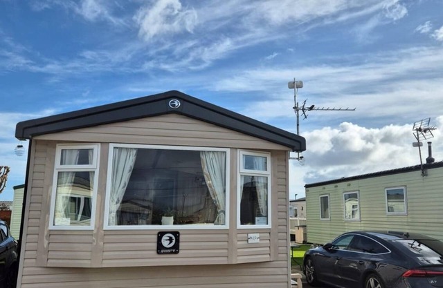 Stunning 6 berth caravan at Sun Valley Caravan Park, Rhyl ref 81039N