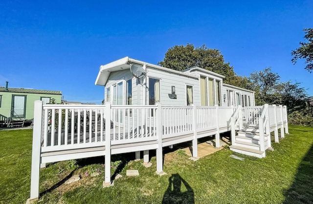 Stunning 6 berth caravan with decking at Valley Farm Holiday Park ref 46682B