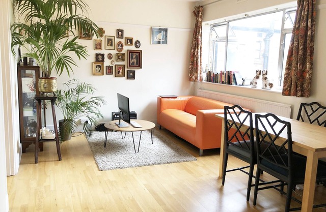 Stunning and centrally located 1 bedroom flat in the Hampstead Heath area.
