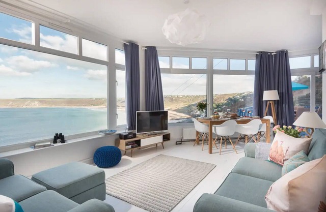 Stunning apartment with panoramic views over Sennen Cove