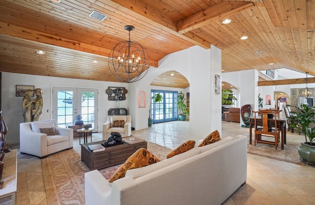 Stunning Art Nature Retreat Villa Calabasas Sleep for 8