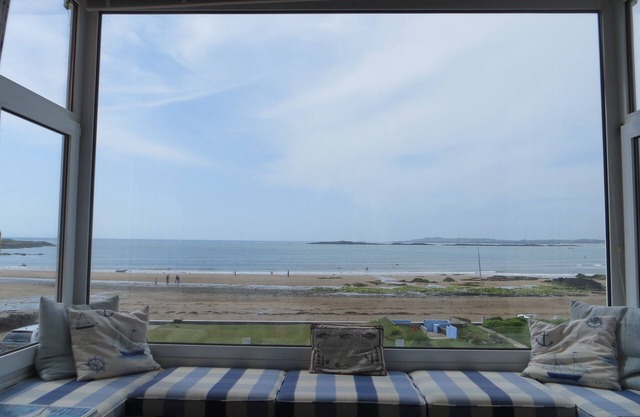Superbe vue sur la baie et les couchers de soleil vu de toutes les pièces principales. Salle de jeux. Wetroom.