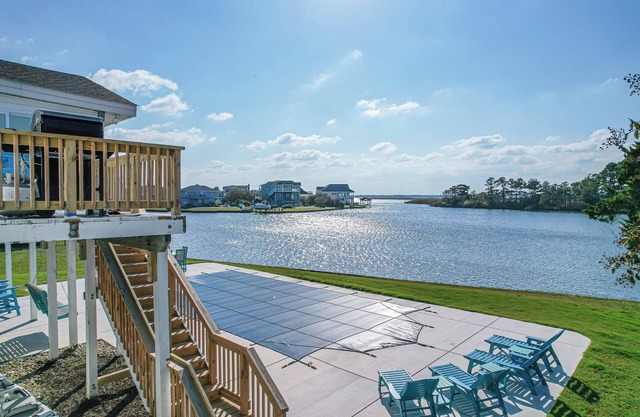 10% Off in 2025! Stunning Bayfront Home, Pool, 5 Bed/3 Ba, Pets ok & Golf Cart