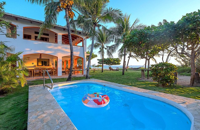 Villa Olivia: Spectaculaire Oceanfront Beach House Villa!