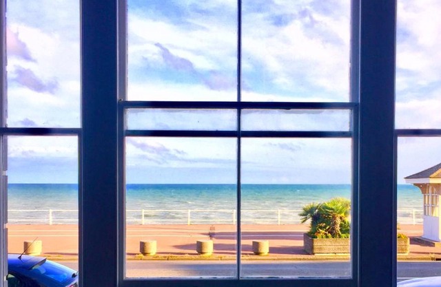 Stunning Beach View Holiday Suite