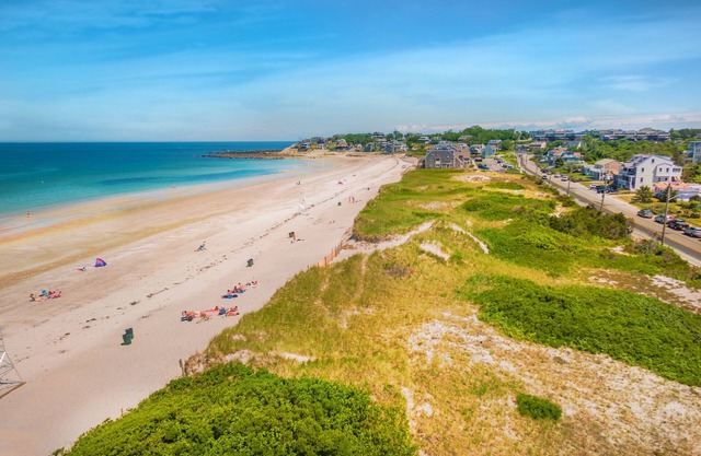 Vue imprenable sur la plage depuis Over the Dunes sur White Horse Beach