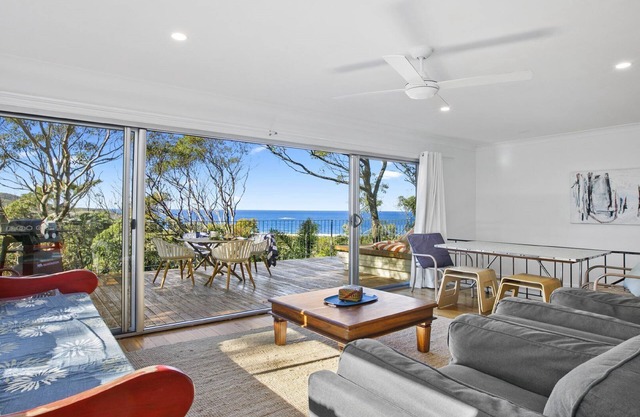 Stunning beaches, secluded bays, beautiful birds and bush walks galore!