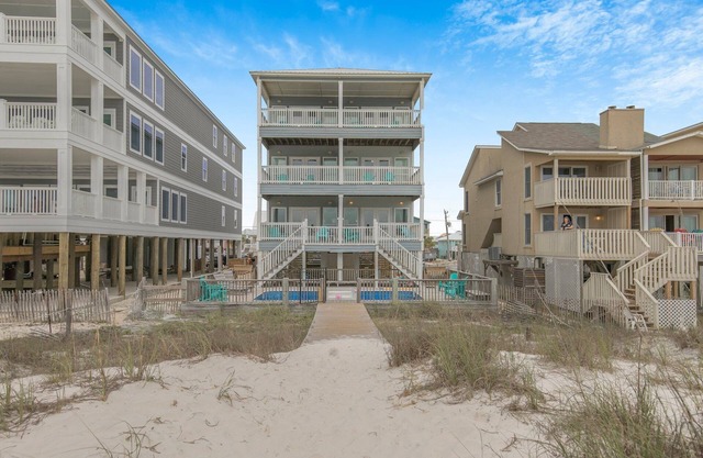 Stunning Beachfront 7br house! - Pool - 3 Master Suites - Bella Sol 1B