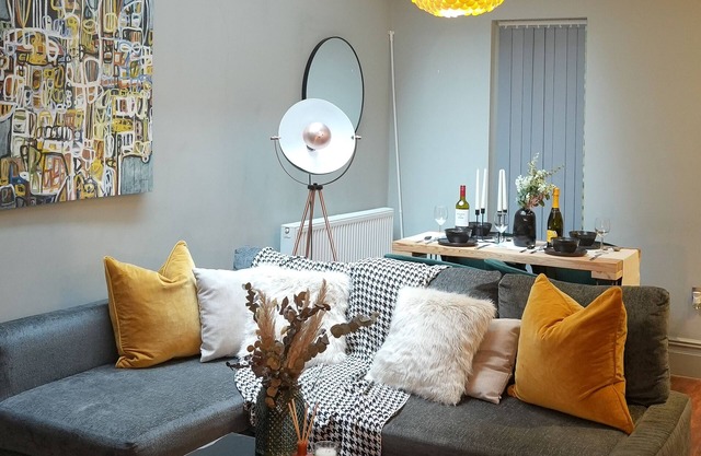 Stunning Brighton Pier Two Bedroom Townhouse. Perfect Location!