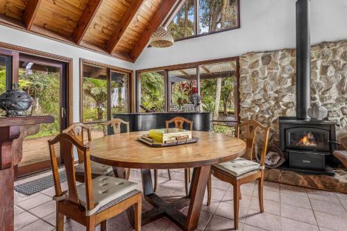 Stunning Cabin Retreat By The Sea