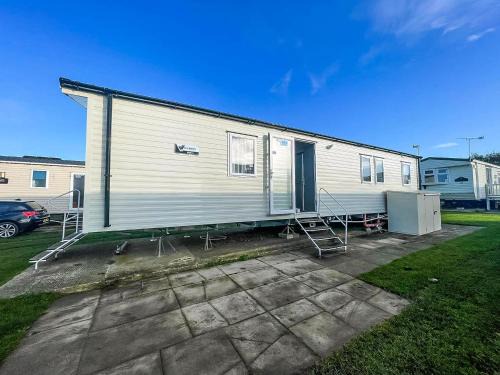 Stunning Caravan For Hire Nearby Hunstanton Beach In Norfolk Ref 23050S