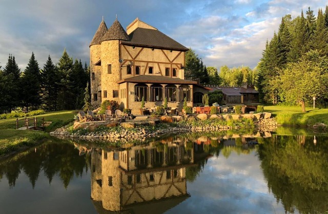 Stunning Castle w/ Ice Rink, Hot tub, and Game Room
