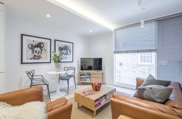 Stunning Central Apt - With Parking!