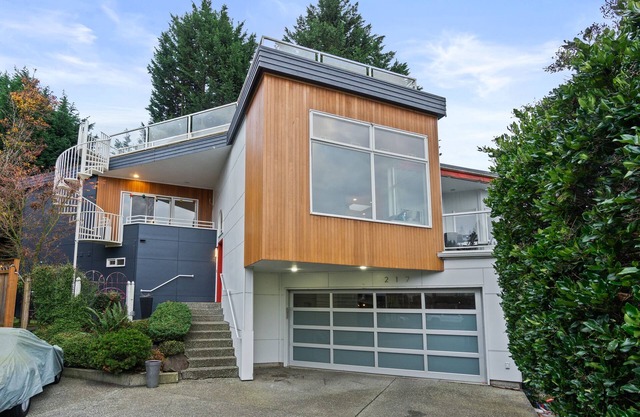 Stunning, centrally located Modern Home with easy Lake access