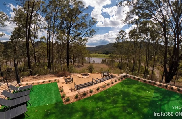 Stunning 'Chapel' in the bush with pool, pet friendly