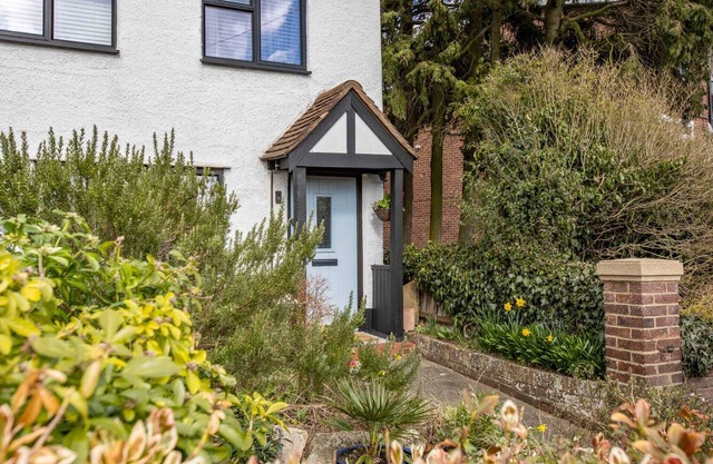 Stunning character 2bed Cottage in St Albans Wifi