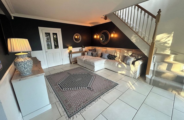 Stunning Clifton Maisonette on The Downs with Neptune kitchen & large garden