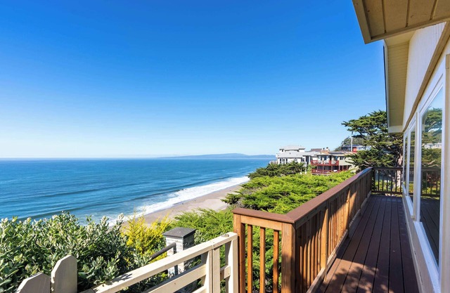 Stunning Coastal Cottage w/ Views of Monterey Bay!