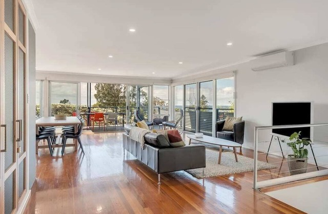 Stunning Coastal Home /Views /1 Hour From Sydney
