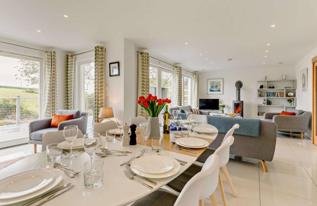 NOUVEAU!! Superbe, détaché, chalet contemporain dans le village près de Padstow