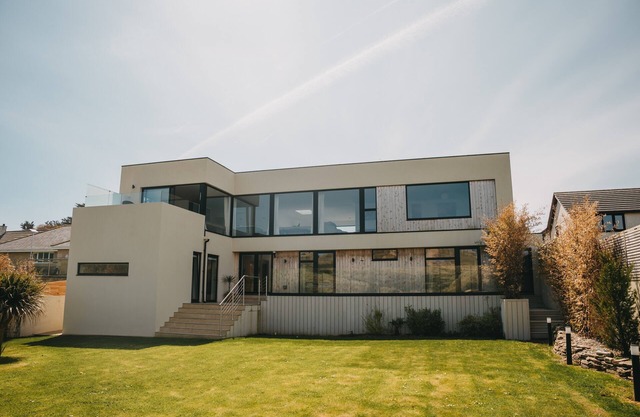 Stunning contemporary house amongst the dunes in Holywell Bay