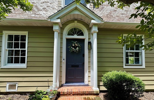 Stunning Cottage in Historic Village - Newport News, Virginia