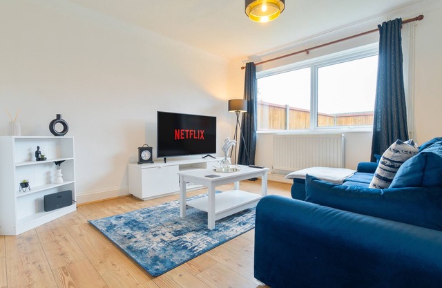 Stunning Cozy House - Sleeps 8 - Perfect for Families & Contractors