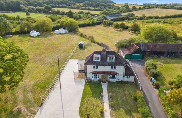 Stunning Detached Spacious House with Hot Tub