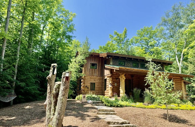 Superbe porte du comté de cabine dans les bois, Wi-Fi, foyer, cheminée, salle de jeux