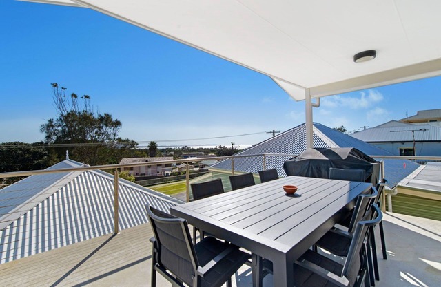 STUNNING ENTERTAINING DECK WITH OCEAN VIEWS