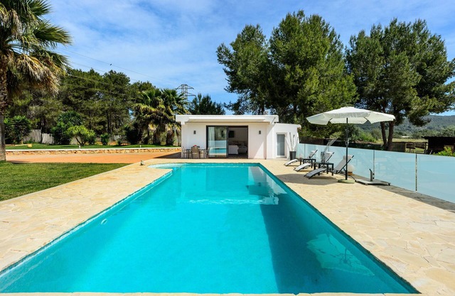 Avec la vue sur les montagnes, le Wi-Fi, le jardin, la terrasse et la piscine.