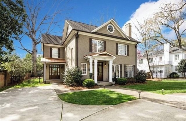 Stunning Home in Myers Park! Lots of Children’s Amenities- Huge Outdoor Space!