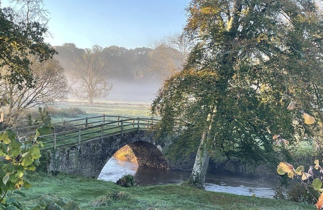 Stunning family and pet friendly rural retreat on the River Torridge. Sleeps 10.