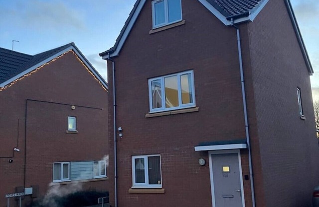Stunning family Detached house in Coventry-sleep7,free car park,WiFi,Netflix-TV