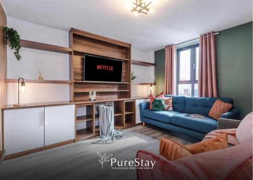 Stunning Five Bedroom Manchester House with Free Parking By PureStay Short Lets & Serviced Accommodation