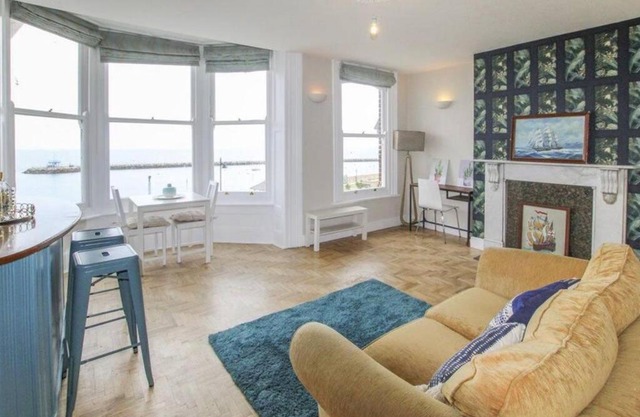 Stunning Flat by Seaside