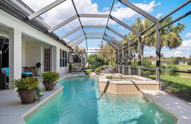Stunning Fully Furnished LAKEVIEW POOL-SPA HOME @3200 SQ. FT. 5 BEDROOM 3.5 BATH