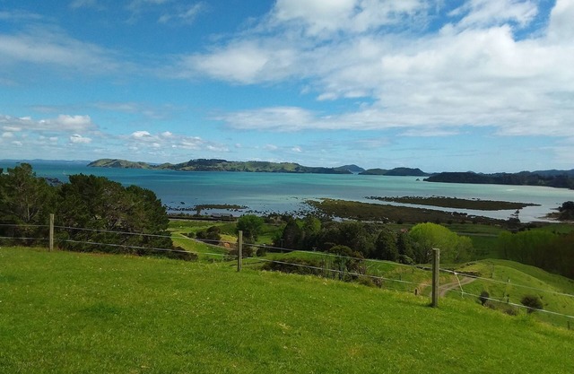 Superbes couples / escapade en famille avec vue panoramique sur l'océan, les îles et la montagne.