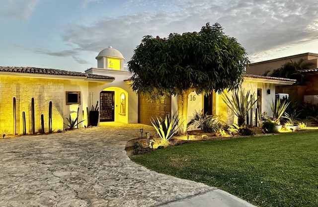 Stunning golf community, views of Sea of Cortez and beautiful golf course.