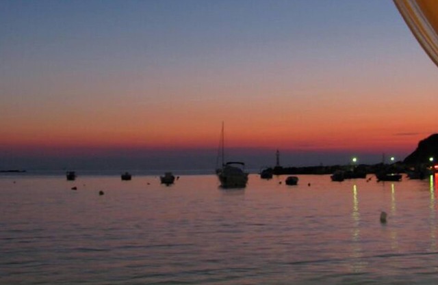 Stunning Greek Villa, gorgeous ocean views, terraces, Wi-Fi, AC, pizza oven