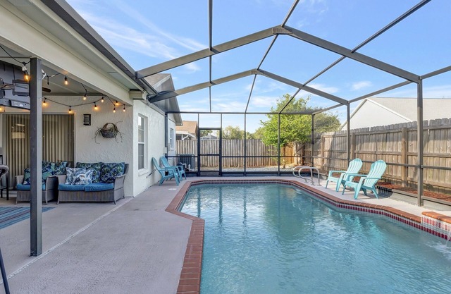 Stunning Heated Pool House for 10 in Brandon, FL