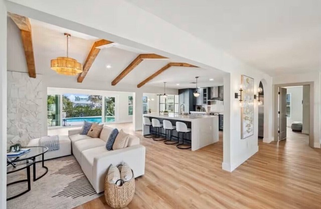 Stunning HGTV-style Private Pool Home near Tarpon Springs