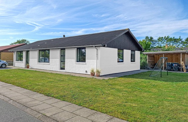 Stunning home in Blokhus with WiFi