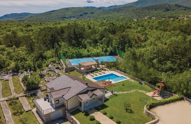 Belle maison à Grubine avec jacuzzi