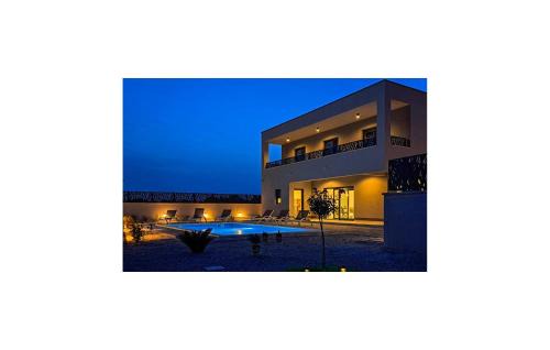Stunning Home In Pirovac