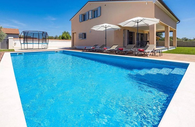 Stunning home in Pula