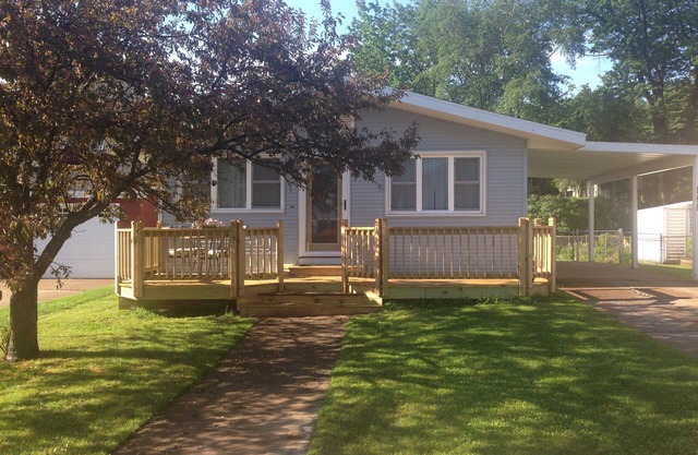 Superbe maison à quelques pas de la plage, de la piste cyclable, du centre-ville de Marquette et du NMU